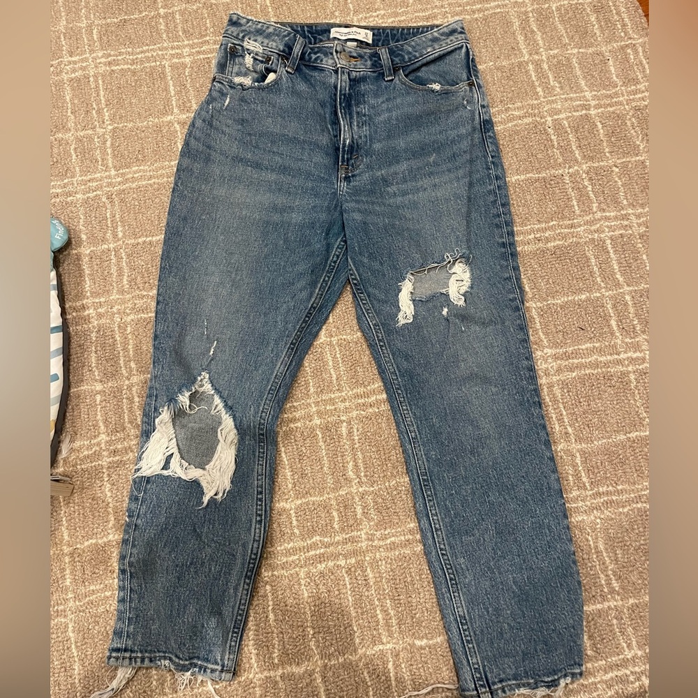 Abercrombie & Fitch High Rise Mom Jeans